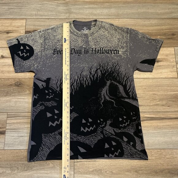 The Nightmare Before Christmas Every Day is Halloween Adult LARGE Graphic 2019 - Picture 4 of 9